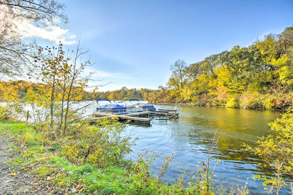 Chic Apple River Escape with Fire Pit!